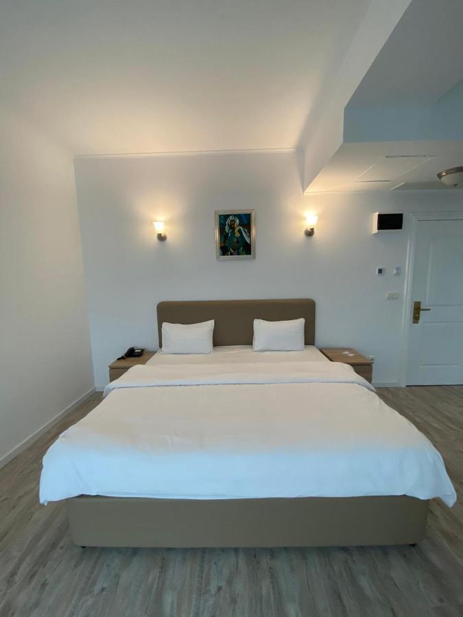 Tincabesti Hotel Zimbru Snagov מראה חיצוני תמונה