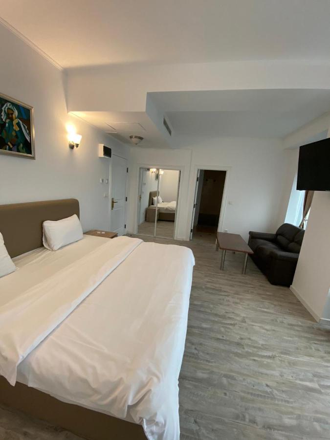 Tincabesti Hotel Zimbru Snagov מראה חיצוני תמונה